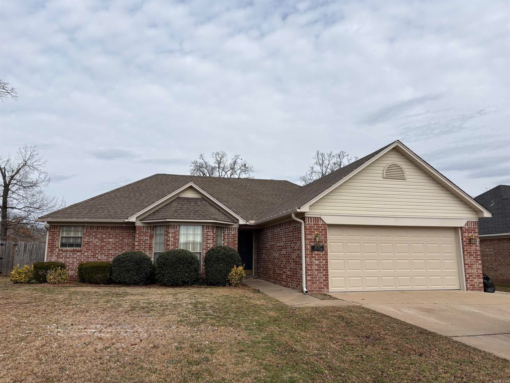 4520 Oregon Trail, Conway, AR 72034