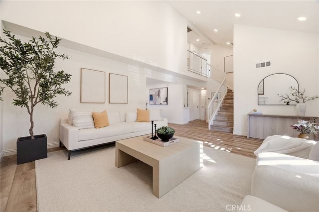 17 Whitney, Irvine, CA 92620