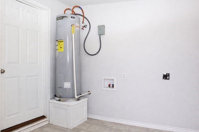 1210 E Warren Ave, Kingsville, TX 78363