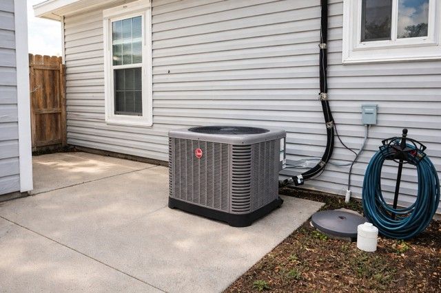 1210 E Warren Ave, Kingsville, TX 78363