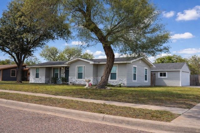 1210 E Warren Ave, Kingsville, TX 78363