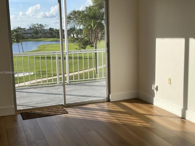 250 John F Kennedy Dr 303, Atlantis, FL 33462