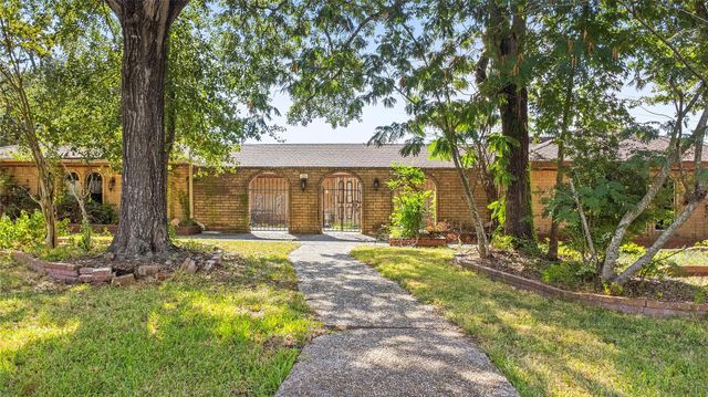 186 Spring Pines Drive, Spring, TX 77386