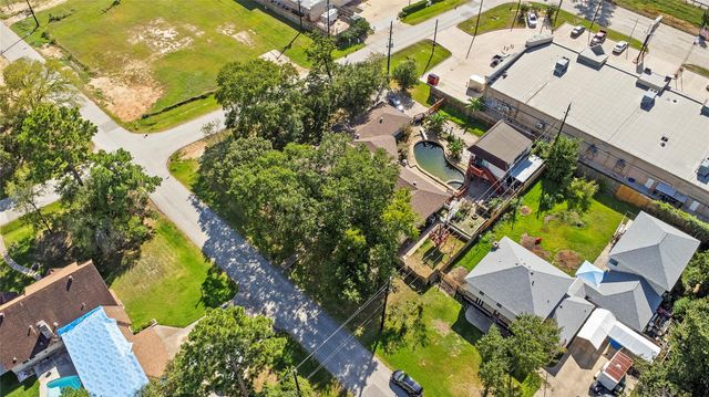 186 Spring Pines Drive, Spring, TX 77386