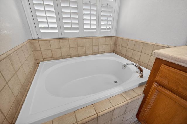 2211 Vail Ct, Rocklin, CA 95765