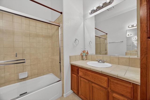 2211 Vail Ct, Rocklin, CA 95765