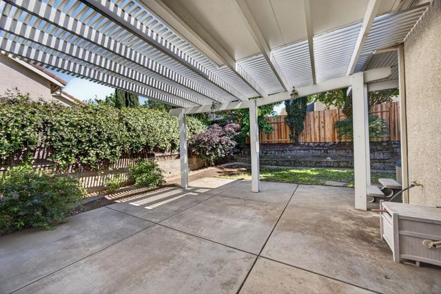 2211 Vail Ct, Rocklin, CA 95765