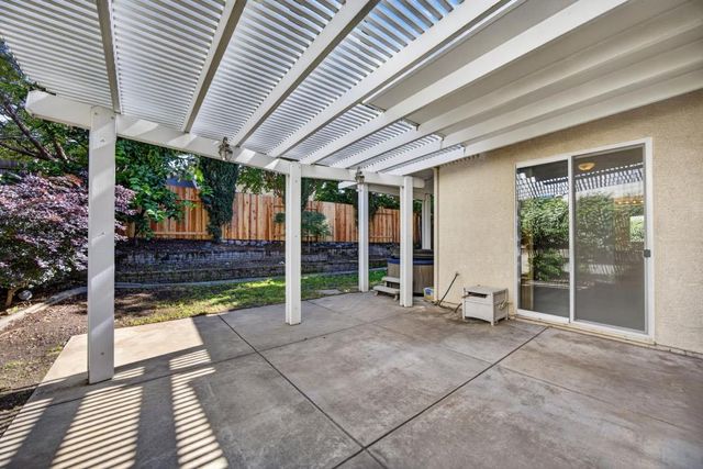 2211 Vail Ct, Rocklin, CA 95765