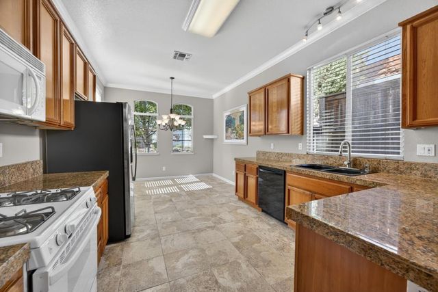 2211 Vail Ct, Rocklin, CA 95765