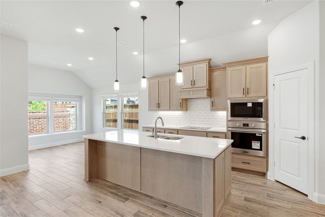2315 Legacy Oaks Lane, Bedford, TX 76021