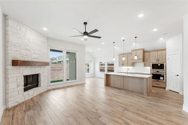 2315 Legacy Oaks Lane, Bedford, TX 76021