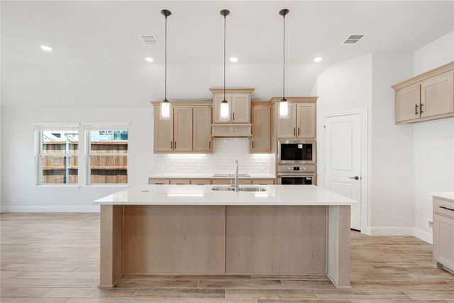 2315 Legacy Oaks Lane, Bedford, TX 76021