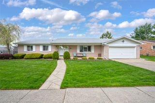 23305 N Rosedale Court, St. Clair Shores, MI 48080