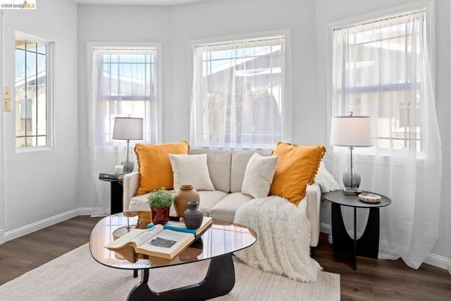 1082 16th St, Oakland, CA 94607