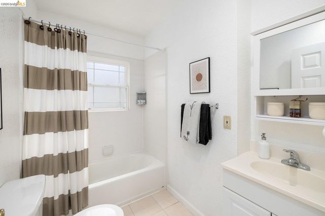 1082 16th St, Oakland, CA 94607