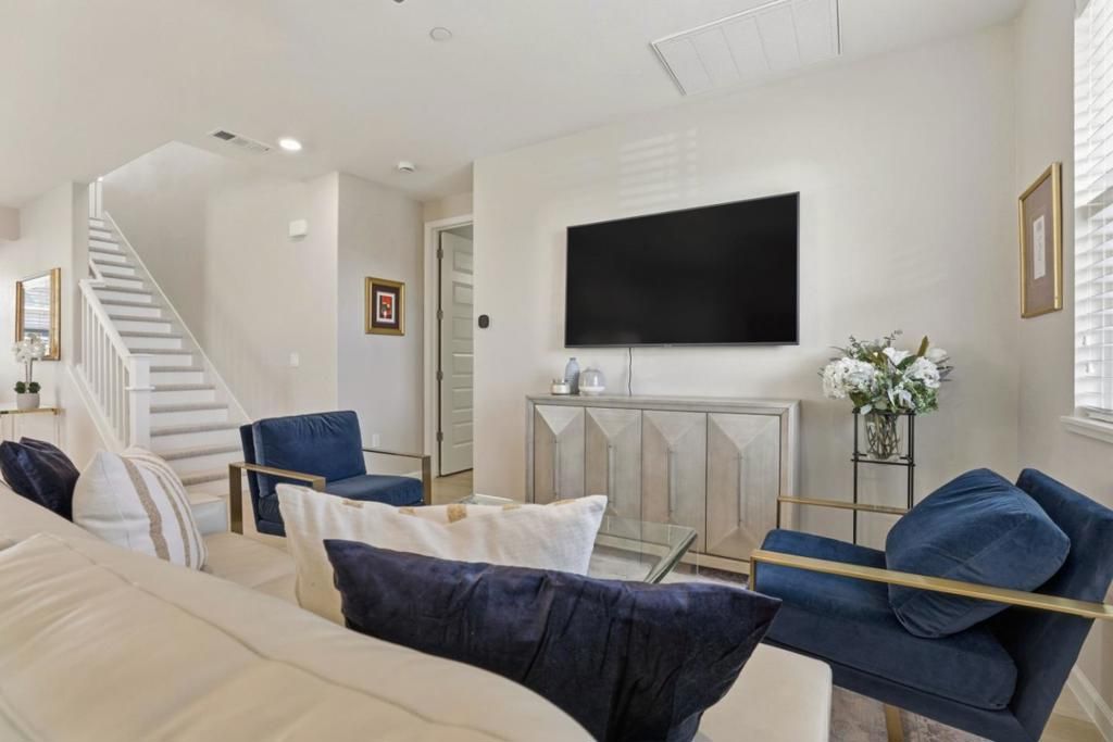 Image 10 of property listing at 6385 Paysar Lane, Gilroy, CA 95020