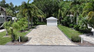 10067 PARKWOOD DR, Fort Myers, FL 33905