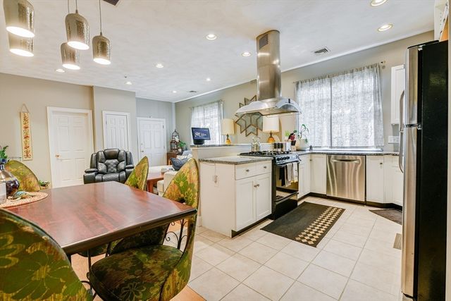 557 Salem St 3, Malden, MA 02148