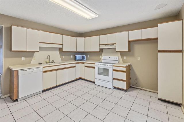 4000 Louisiana Drive B, Lake Charles, LA 70607