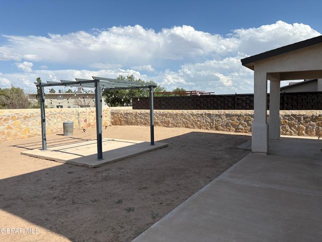 11571 Leonor Duran Street, Socorro, TX 79927