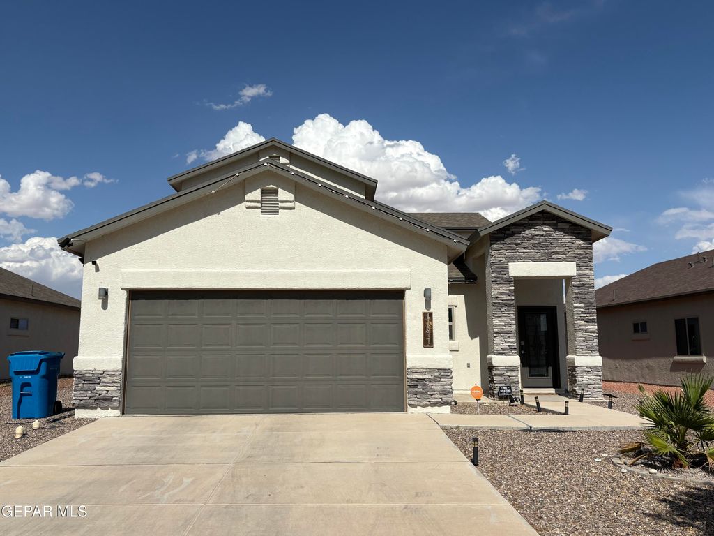11571 Leonor Duran Street, Socorro, TX 79927