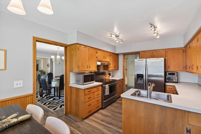 4730 Fairhills Road E, Minnetonka, MN 55345