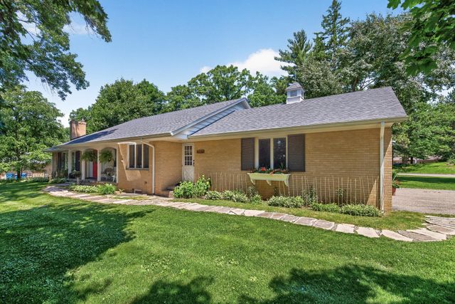 4730 Fairhills Road E, Minnetonka, MN 55345