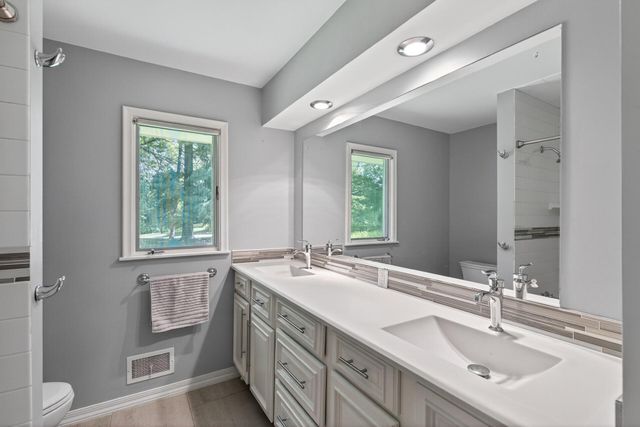 4730 Fairhills Road E, Minnetonka, MN 55345