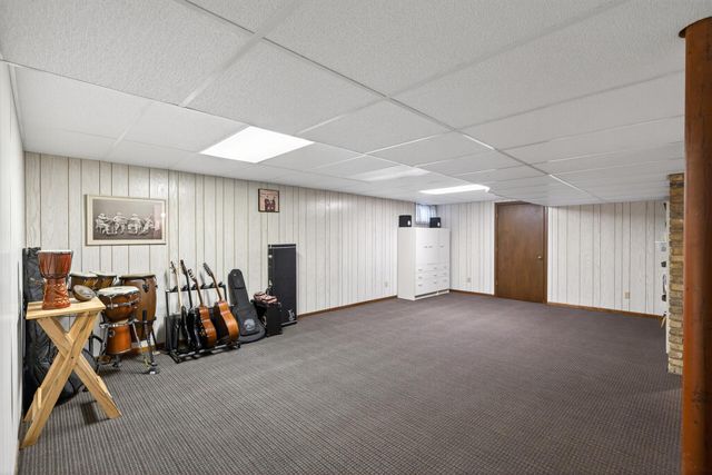 4730 Fairhills Road E, Minnetonka, MN 55345