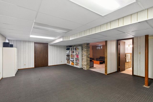 4730 Fairhills Road E, Minnetonka, MN 55345