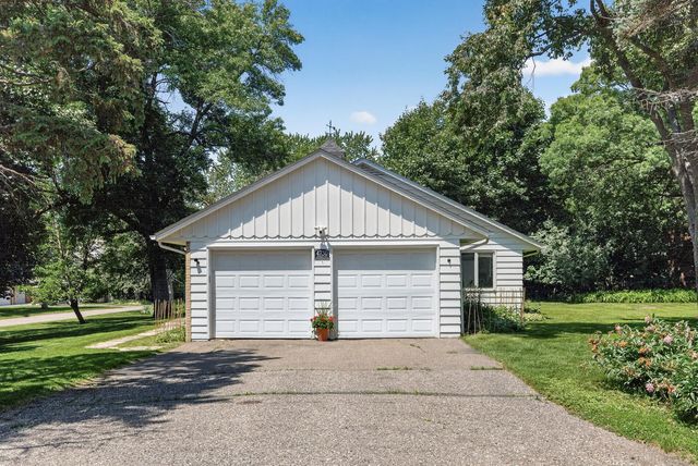 4730 Fairhills Road E, Minnetonka, MN 55345