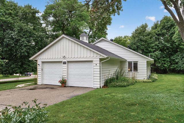 4730 Fairhills Road E, Minnetonka, MN 55345