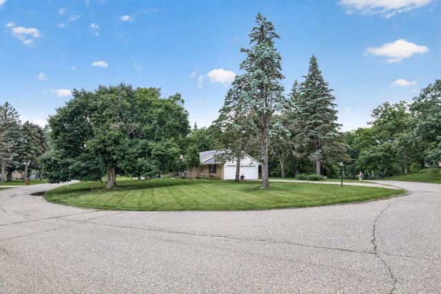 4730 Fairhills Road E, Minnetonka, MN 55345