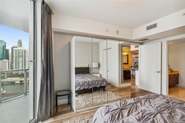 185 SW 7th St 2105, Miami, FL 33130