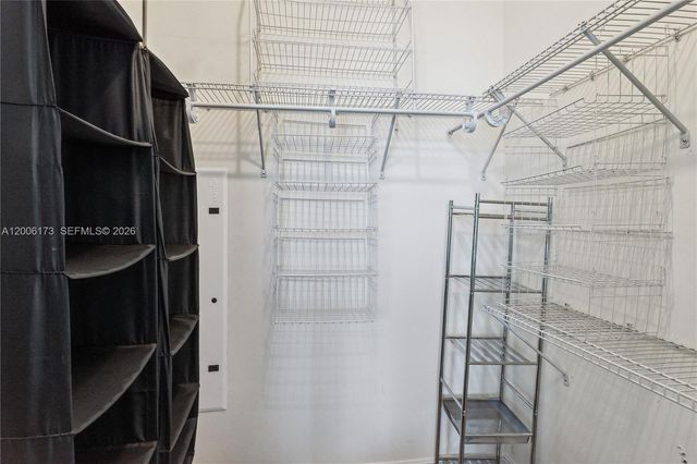 185 SW 7th St 2105, Miami, FL 33130