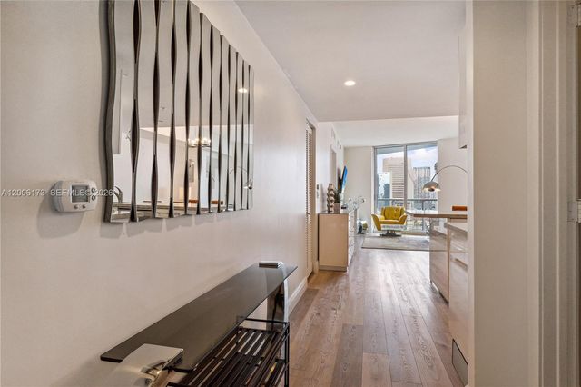 185 SW 7th St 2105, Miami, FL 33130