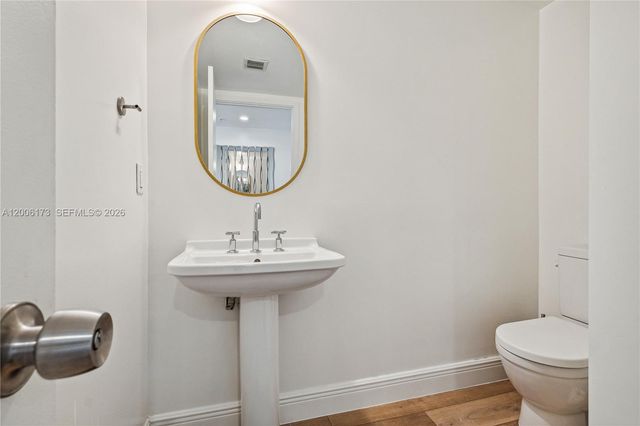 185 SW 7th St 2105, Miami, FL 33130