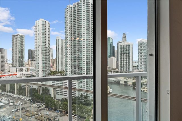 185 SW 7th St 2105, Miami, FL 33130