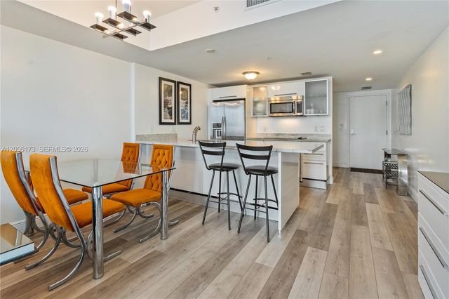 185 SW 7th St 2105, Miami, FL 33130