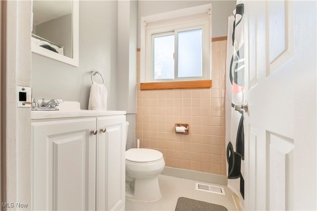 6708 Seneca Road, Mayfield Village, OH 44143