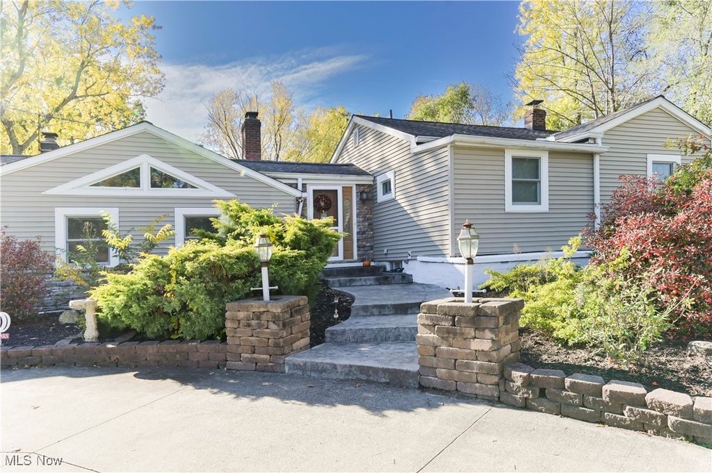 6708 Seneca Road, Mayfield Village, OH 44143