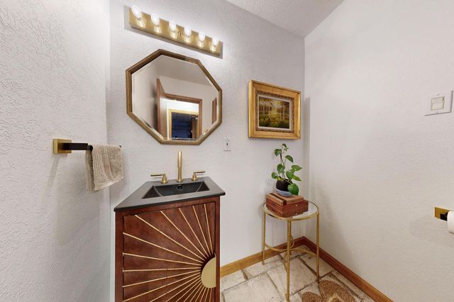 1109 Daskalos Drive NE, Albuquerque, NM 87123