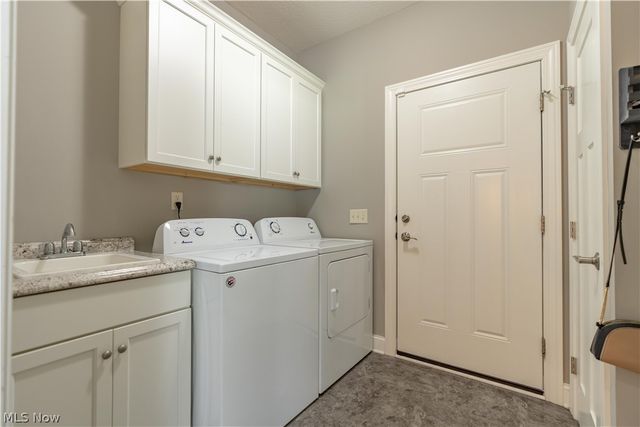 3693 Stratavon Street NW, North Canton, OH 44720