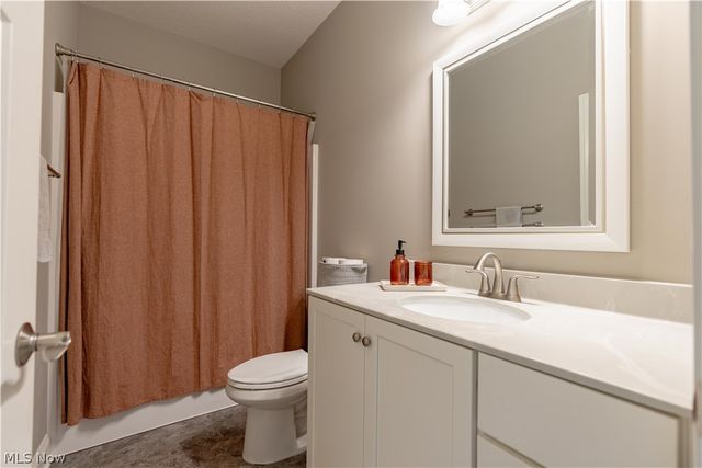 3693 Stratavon Street NW, North Canton, OH 44720