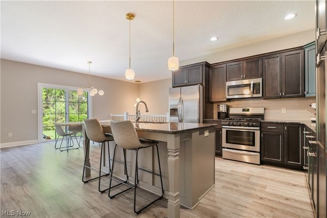 3693 Stratavon Street NW, North Canton, OH 44720