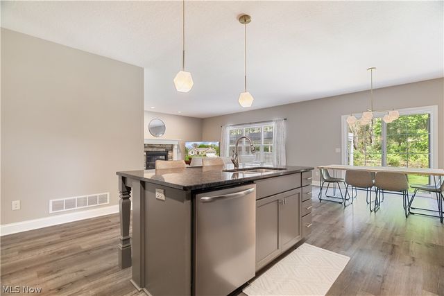 3693 Stratavon Street NW, North Canton, OH 44720
