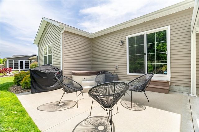 3693 Stratavon Street NW, North Canton, OH 44720