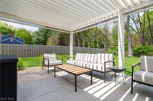 3693 Stratavon Street NW, North Canton, OH 44720