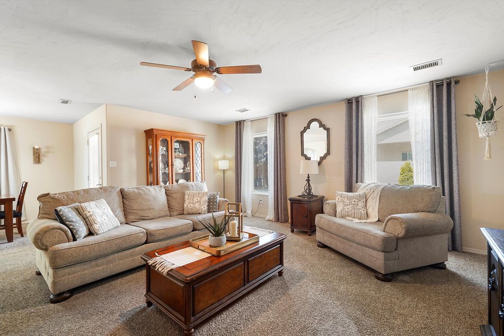 660 PRIMROSE Avenue SW, Los Lunas, NM 87031