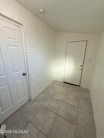 3544 S 9th Avenue, Tucson, AZ 85713